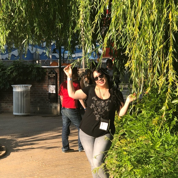 Meet your Posher, Andrianna - Picture 4 of 7